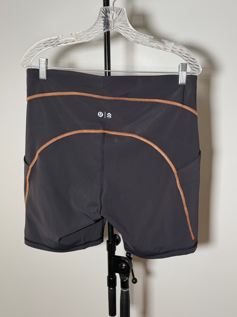 NWOT New NWT LULULEMON X BARRY'S Black POWER THRU HIGH-RISE SHORT 6" - Picture 5 of 8